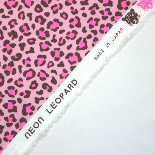 生地 布 蛍光顔料プリント NEON LEOPARD ヒョウ柄 アニマル柄 スケア