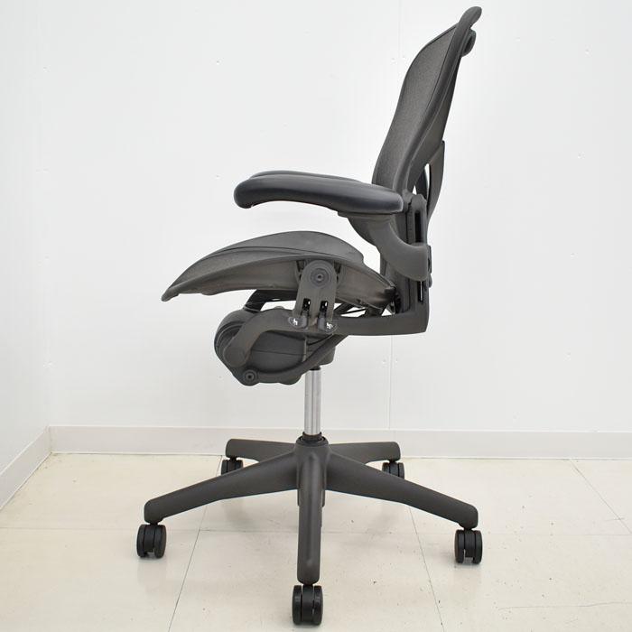 ハーマンミラー　アーロンチェア　2012年製　Bサイズ　フル装備　ポスチャーフィット　メッシュ　変動肘 Herman Miller（ハーマンミラー） アーロンチェア Bサイズ フル装備