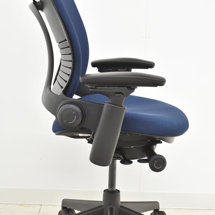 【中古】スチールケース　リープＶ２　可動肘　ハンガー付　USモデル　2024040501【中古オフィス家具】 【ＴＺ】