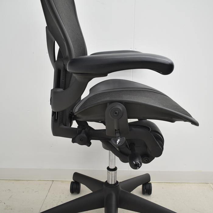 yy ハーマンミラー　アーロンチェア　中古品　Bサイズ　ダイヤル可動肘　ブラック yy ハーマンミラー アーロンチェア 中古品 Bサイズ ダイヤル可動