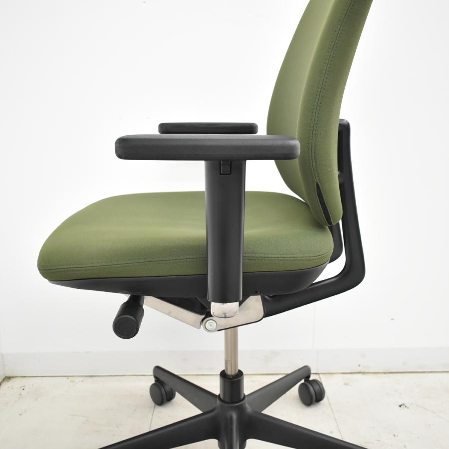 vitra.（ヴィトラ） 【中古】ヴィトラ メダバディ 可動肘 布張り 