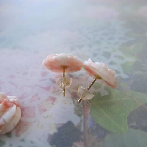 ピンク珊瑚 薔薇の花 ピアス K18 （約13〜14ミリ） コーラル アクセ