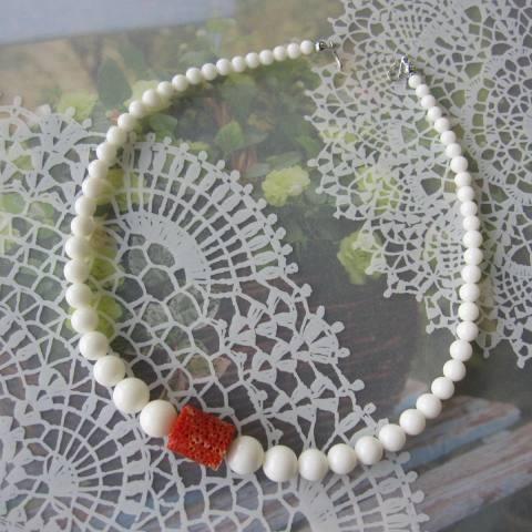 高知産赤珊瑚と白珊瑚のお相撲さんの羽織紐/和小物/『宝石サンゴ』