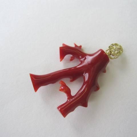 最新のデザイン 高知産血赤珊瑚枝のペンダントトップ/K18/ダイヤモンド0.03ct/『宝石サンゴ』