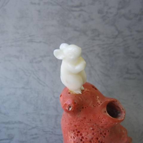 白珊瑚ねずみと桃珊瑚の置物/御守/干支/子/『宝石サンゴ』 : 珊瑚職人