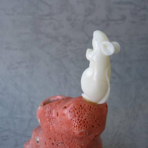 白珊瑚ねずみと桃珊瑚の置物/御守/干支/子/『宝石サンゴ』 : 珊瑚職人