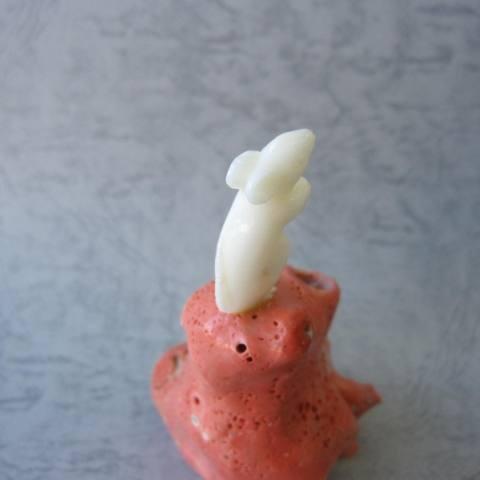 白珊瑚ねずみと桃珊瑚の置物/御守/干支/子/『宝石サンゴ』 : 珊瑚職人