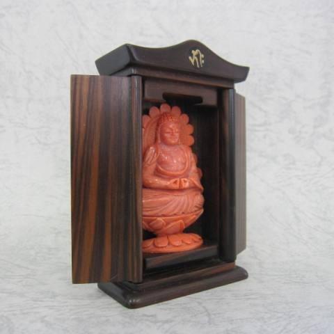 桃珊瑚の阿弥陀如来の置物/黒檀/希少/ご本尊/『宝石サンゴ』 : 珊瑚