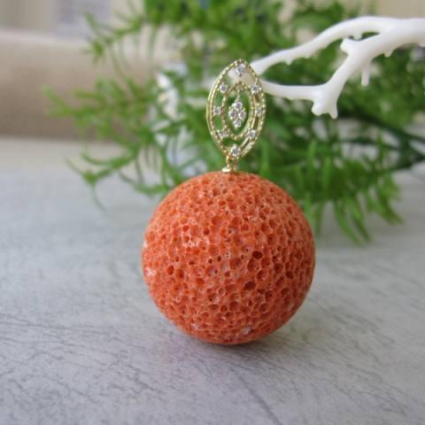 桃珊瑚のす玉のペンダントトップ/29ミリ/K18/ダイヤ0.13ct/『宝石