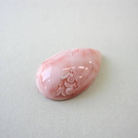 【珊瑚】天然サンゴルース　彫刻　花　華　ハンドメイドの材料に ピンク珊瑚の桜の彫りドロップパーツ /ルース/手作り/オリジナル