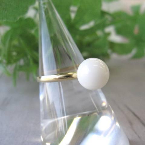 美しい白サンゴ丸玉の指輪・リング（8ミリ） /〔K18 or K18WG〕/天然石