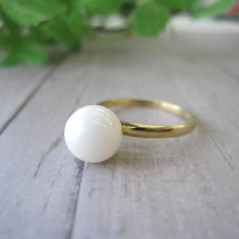 美しい白サンゴ丸玉の指輪・リング（8ミリ） /〔K18 or K18WG〕/天然石
