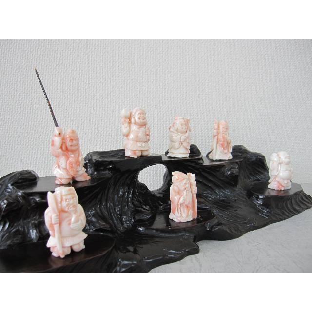 ピンク珊瑚の七福神の置物/黒檀台/希少/『宝石サンゴ』 : 珊瑚職人館ー