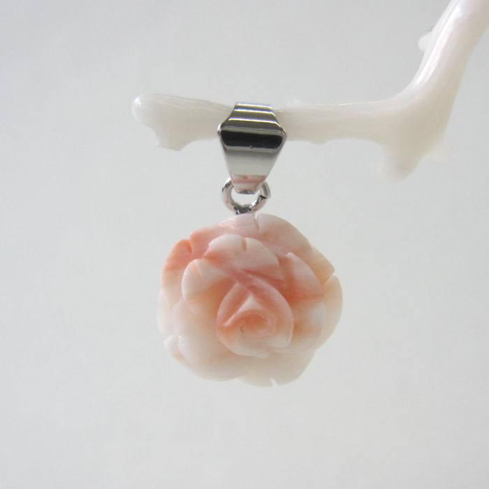 ピンク珊瑚 薔薇の花ペンダントトップ 真鍮 『宝石サンゴ』 珊瑚婚 