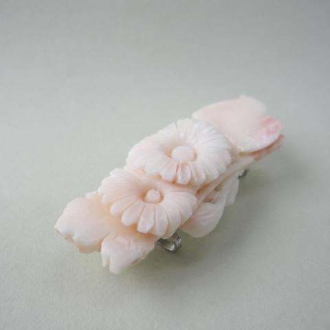 アンティーク帯留め　セルロイド　乱菊　浴衣着物小物 フェイクコーラル　大振り帯留 ピンク珊瑚菊の花の帯留め /洋銀/帯留/着物/浴衣/ /『宝石サンゴ