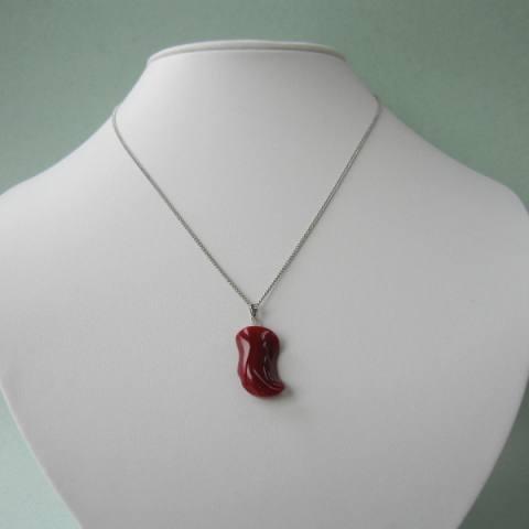 日本・高知産血赤珊瑚の 変形ペンダントトップ /K18WG/ダイヤモンド0.01ct /『宝石サンゴ』の画像