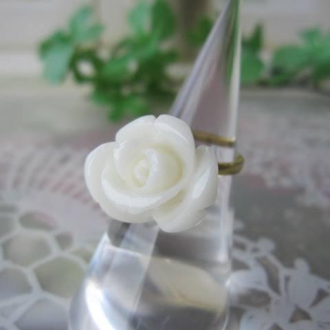 白珊瑚豪華な バラの花の指輪・リング /K18/『宝石サンゴ
