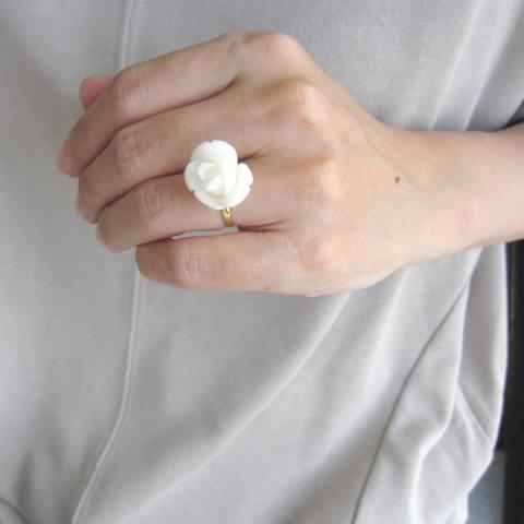 ヴィンテージブローチ 白珊瑚 薔薇彫刻 ホワイトローズ サンゴ バラ 花 上品① 高知の珊瑚ブローチ大 薔薇L -【当店限定】すべて1点もの、高知
