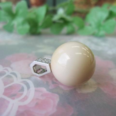 『大粒』シナ海サンゴの デザインペンダントトップ /（15.6ミリ）/Pt900 /ダイヤ0.18ct/『宝石珊瑚』/の画像