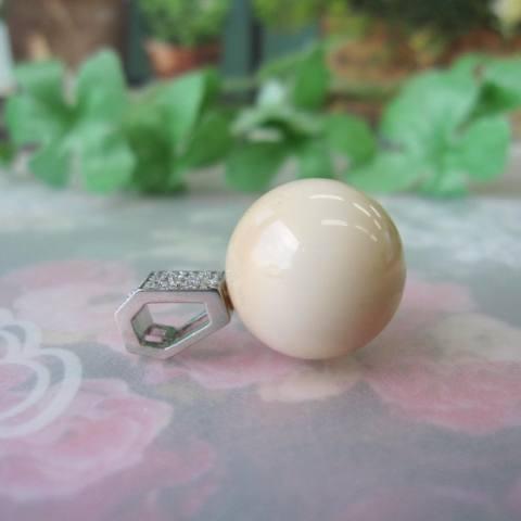 『大粒』シナ海サンゴの デザインペンダントトップ /（15.6ミリ）/Pt900 /ダイヤ0.18ct/『宝石珊瑚』/の画像