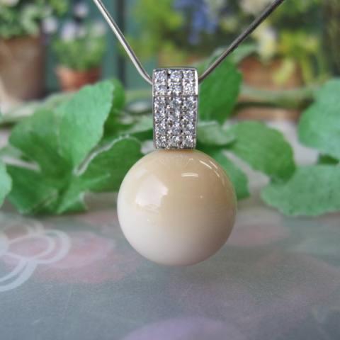 『大粒』シナ海サンゴの デザインペンダントトップ /（15.6ミリ）/Pt900 /ダイヤ0.18ct/『宝石珊瑚』/の画像