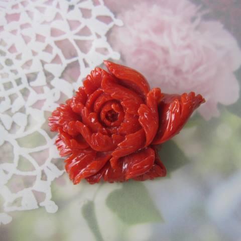 アンティーク　ビンテージ昔の珊瑚ネックレス　透かし彫り菊の花細工 ART VINTAGE - K18 桃珊瑚 ネックレストップ コーラルオレンジ