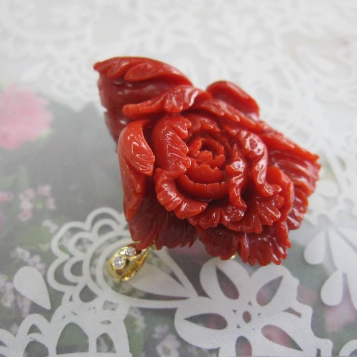 アンティーク　ビンテージ昔の珊瑚ネックレス　透かし彫り菊の花細工 Vintage ヴィンテージ 琥珀調 フラワー デザイン ペンダント