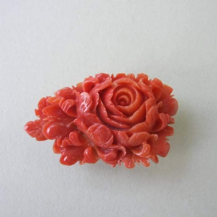 日本・高知産赤珊瑚の 美しい牡丹の花の彫り帯留 /SILVER/「あか 日本・高知産赤珊瑚の 美しい牡丹の花の彫り帯留 /SILVER/「あか