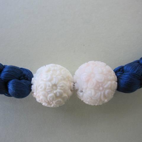 白珊瑚桜の彫りの羽織紐 /18・18.4ミリ/正絹（紺）/29センチ /着物/和