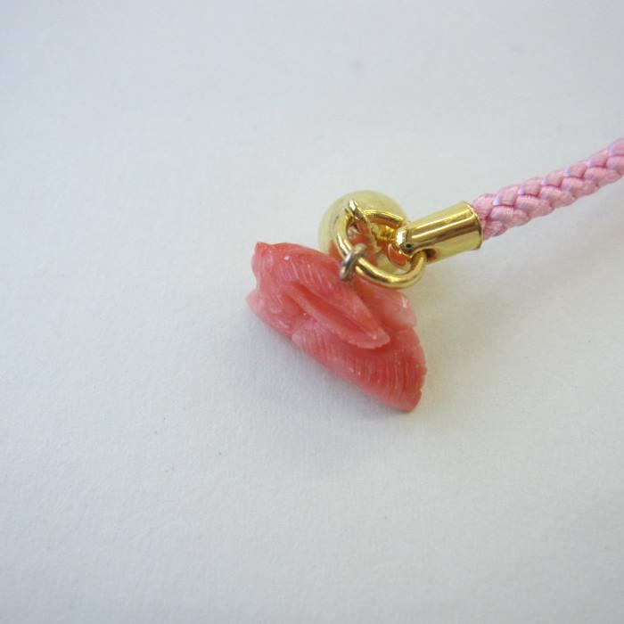 贈り物 人絹 兎 ウサギ（卯）の根付け ピンク珊瑚 御守 『宝石 厄除 ビーズ、ガラス