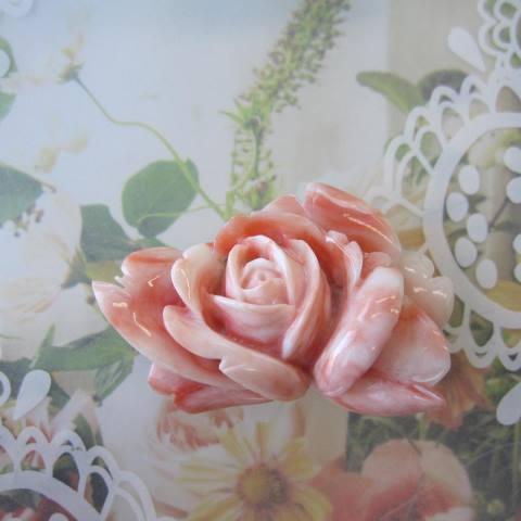 ピンク珊瑚薔薇の花の彫り帯留め /着物/浴衣/和装小物/『宝石さんご