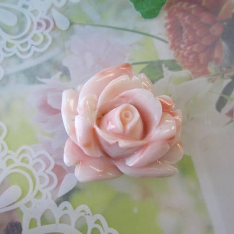 NEW ARRIVAL ピンク珊瑚薔薇の花の彫り帯留め 着物 浴衣 和装小物 宝石