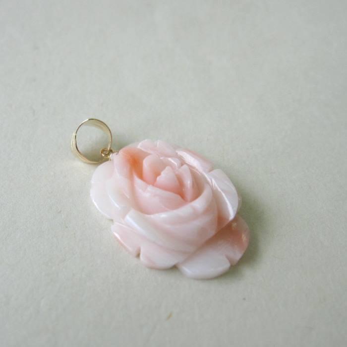 ピンクサンゴ 薔薇の花 ペンダントトップ K18 バラ ばら 『宝石サンゴ