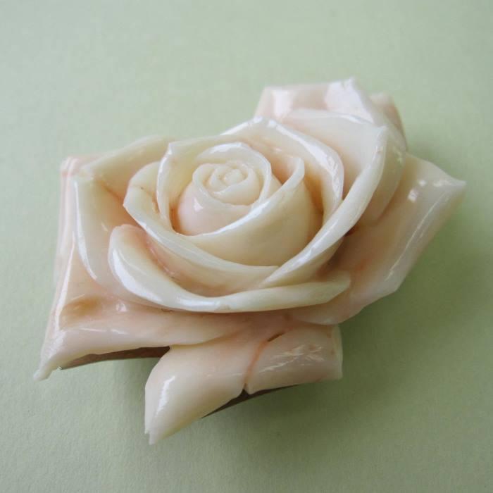 ミッド珊瑚 豪華 薔薇の花 帯留め 真鍮裏張り 着物 浴衣 和装小物 宝石サンゴ 珊瑚婚 還暦 誕生日 御祝 厄除 御守 3月の誕生石 ギフト プレゼント_1