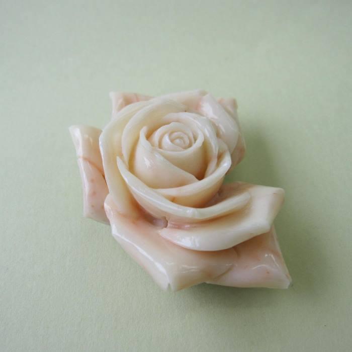ミッド珊瑚 豪華 薔薇の花 帯留め 真鍮裏張り 着物 浴衣 和装小物 宝石サンゴ 珊瑚婚 還暦 誕生日 御祝 厄除 御守 3月の誕生石 ギフト プレゼント_4