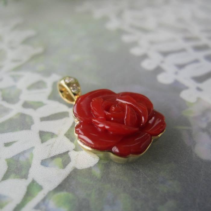日本 高知産血赤珊瑚 薔薇の花 K18 ペンダントトップ