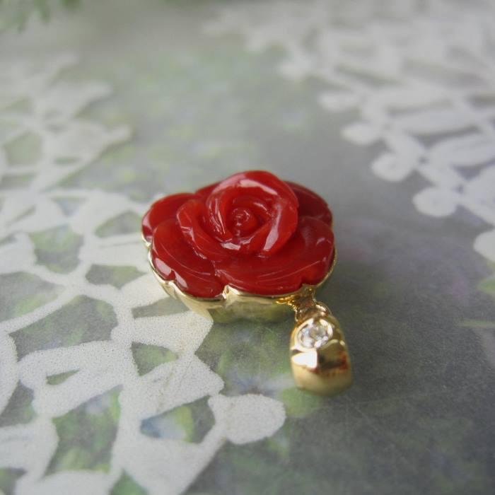 日本 高知産血赤珊瑚 薔薇の花 K18 ペンダントトップ