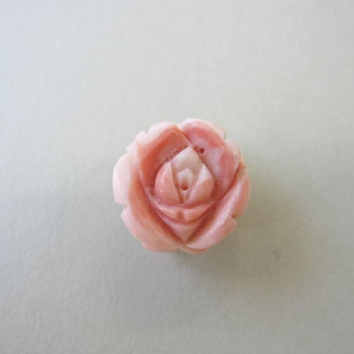 ピンク珊瑚 薔薇の花の彫り 帯留め 真鍮 着物 浴衣 和装小物 宝石 