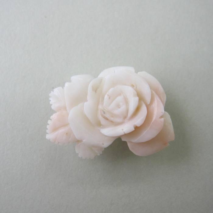 ミッド珊瑚 薔薇の花 帯留め 真鍮 帯留 和小物 着物 『宝石サンゴ