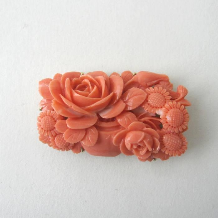 桃珊瑚 薔薇と向日葵の花の彫り 帯留め 真鍮裏張り 着物 浴衣 和装小物