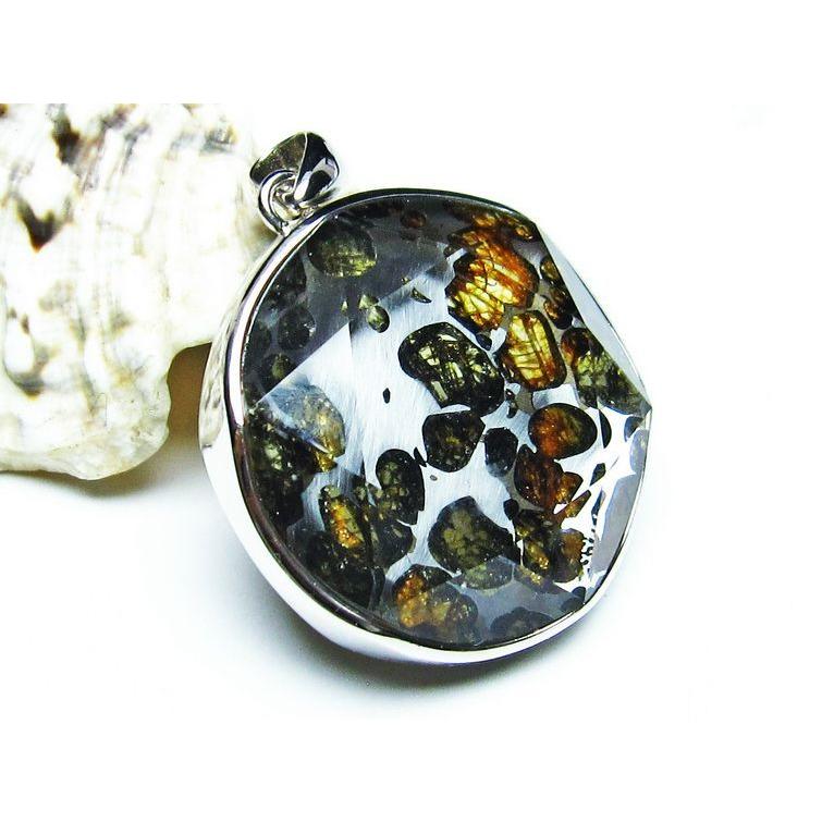 パラサイト隕石 ペンダント ペリドット カンラン石 大衛星 一点物 送料