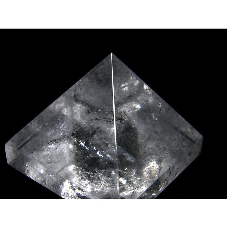 水晶 ピラミッド置物 虹入り 一点物 145-607 : 天然石・パワーストーン