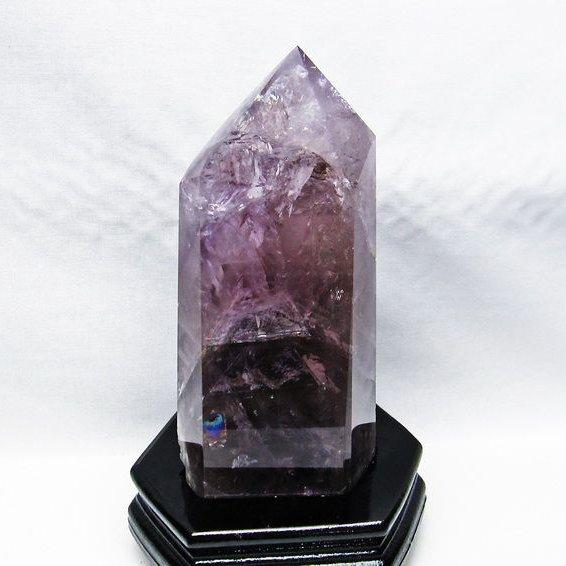 1.4Kg アメジスト 六角柱 アメシスト ポイント 置物 原石 虹入り 台座