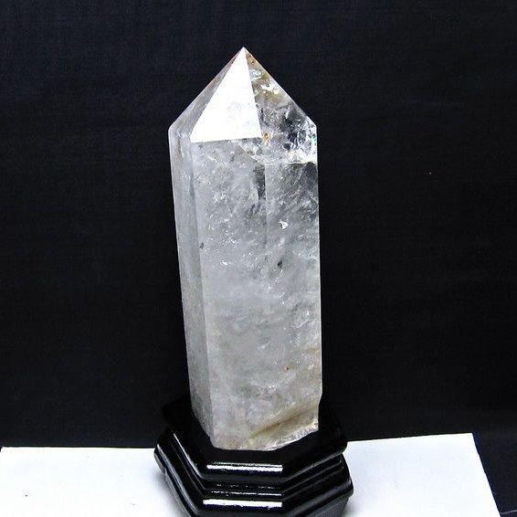 1.8Kg 水晶 六角柱 ポイント 原石 置物 虹入り 台座付属 送料無料 一点