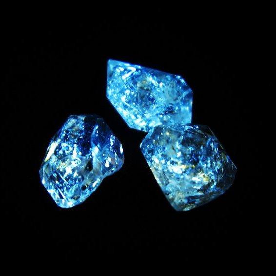 【超希少石/最強品質】オイルインクォーツ＊石油入り水晶＊　天然石 原石 まるで飛行石！？オイルインクォーツ（石油入り水晶）が人気の