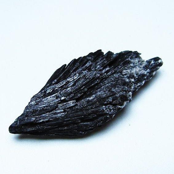 ブラック カイヤナイト 原石 一点物 171-7490 : 天然石