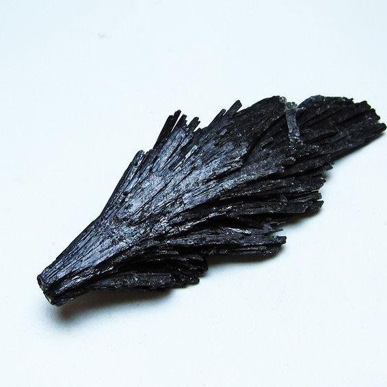 ブラック カイヤナイト 原石 一点物 171-7544 : 天然石