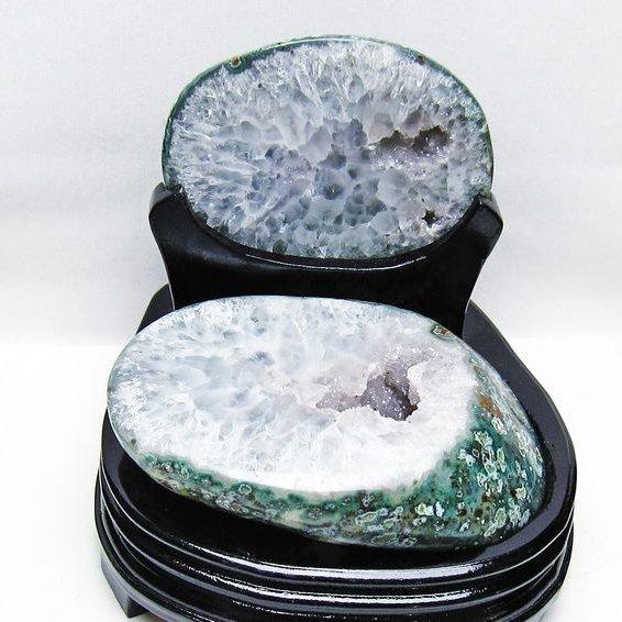 1.7Kg トレジャーメノウ アゲート ジオード 台座付属 一点物 送料無料