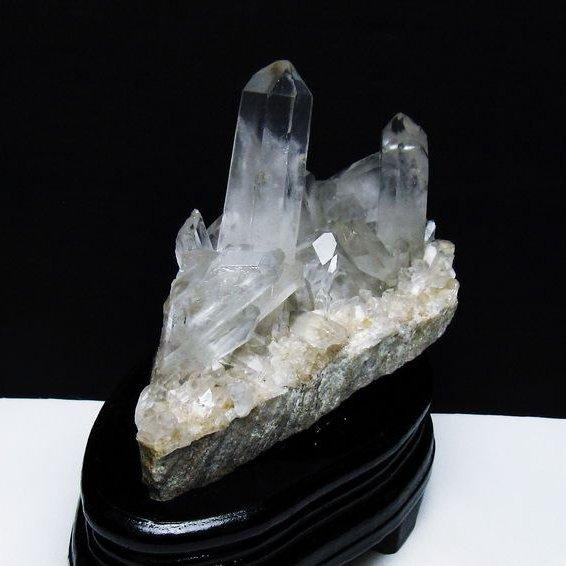 水晶 クラスター 原石 マダガスカル産 台座付属 一点物 [送料無料] 182