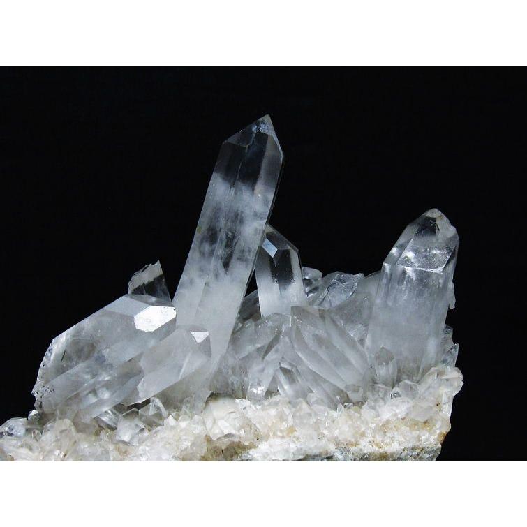 水晶 クラスター 原石 マダガスカル産 台座付属 一点物 [送料無料] 182